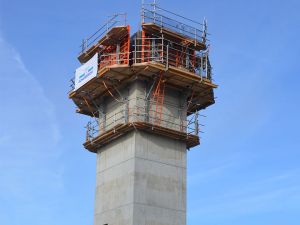 fair-faced concrete tower at the emergency cen-tre in Cernay-Wittelsheim