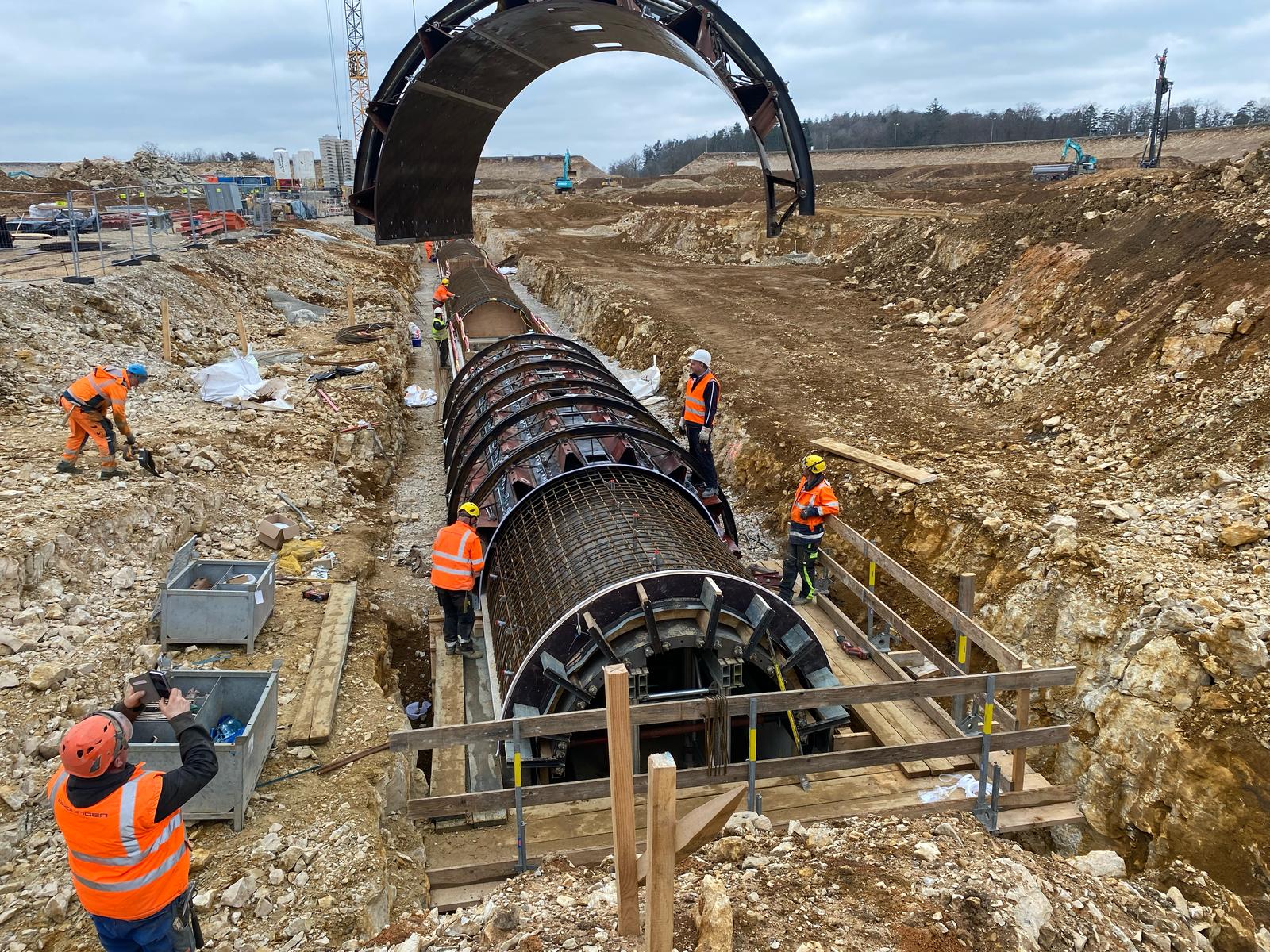 emi-circular tunnel arch with a diameter of 2.20 metres