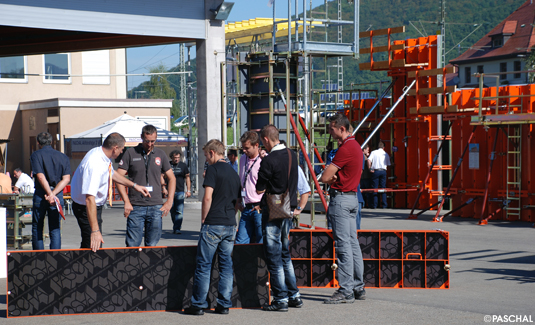 Expert showing PASCHAL products