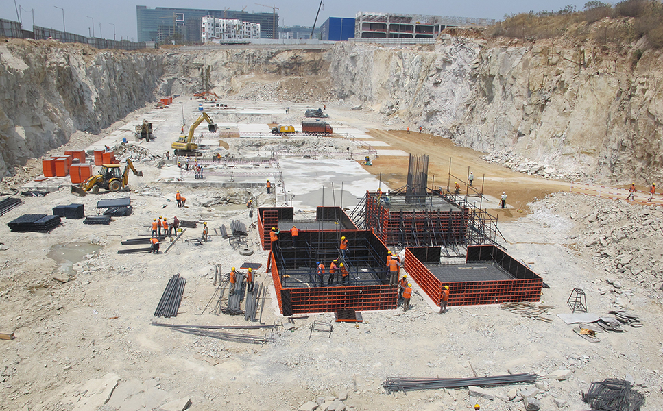 Forming concrete foundations and columns with Modular formwork