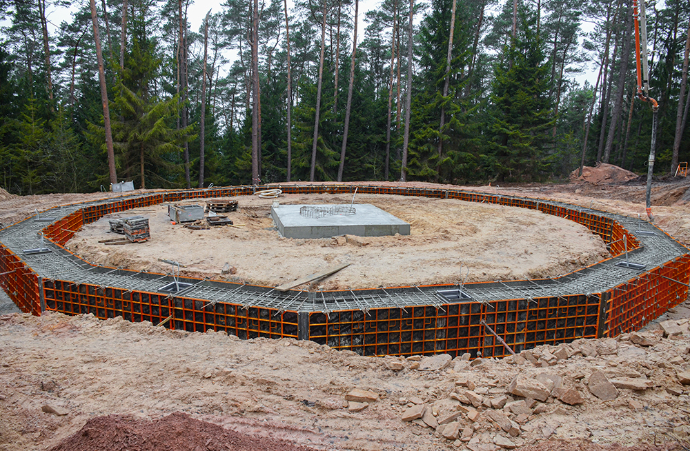 Polygonal foundation formed with Modular/GE universal formwork