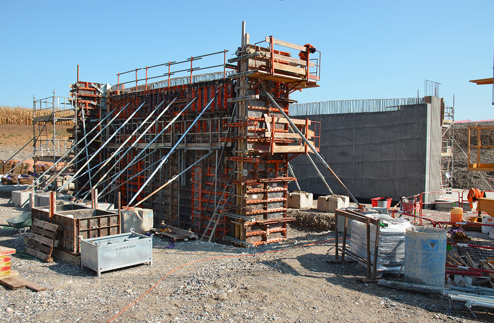 Forming of an abutment for the underpass