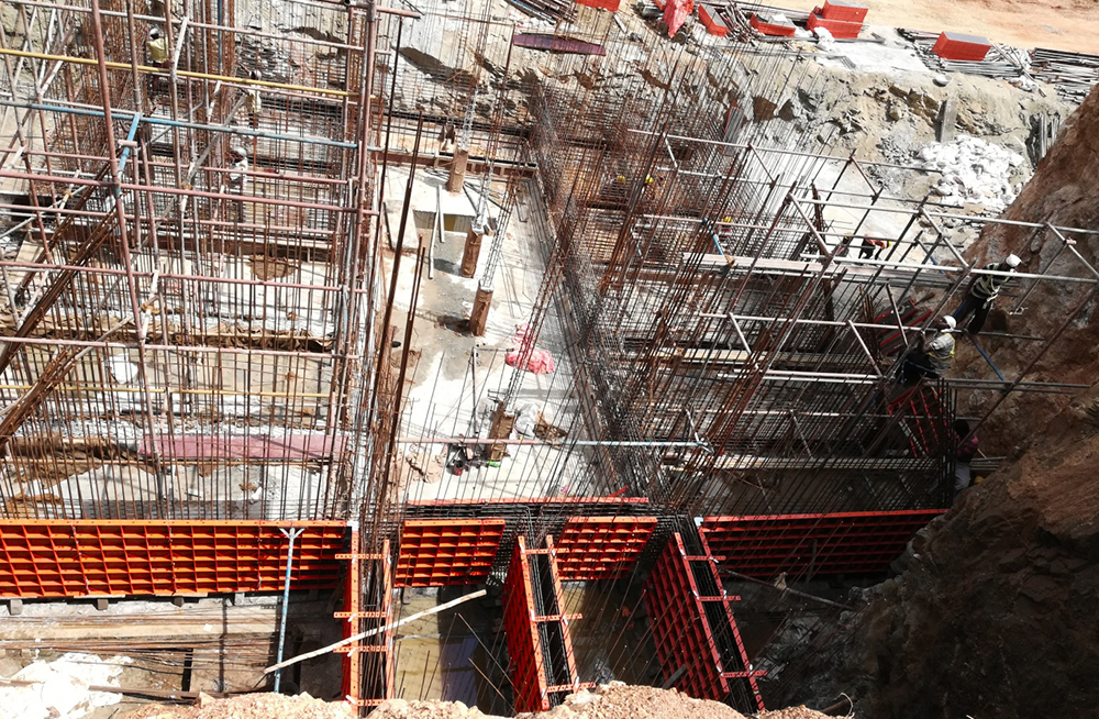 Construction site with Modular universal formwork from PASCHAL