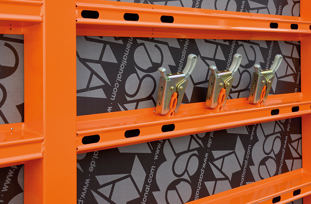 LOGO.3 formwork panels with integrated clamp mounting