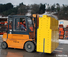 System formwork in corporate design transported using a fork lift