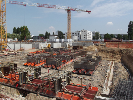 Trapezoidal girder circular formwork