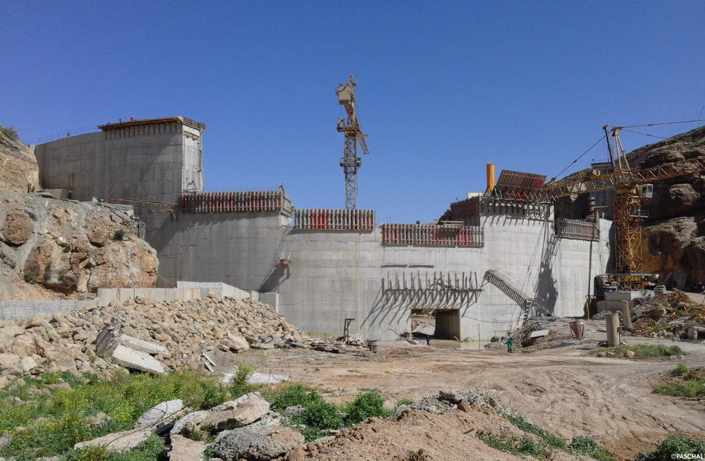 SPK 270 dam brackets, laid with Trapezoidal girder circular formwork TTR segments