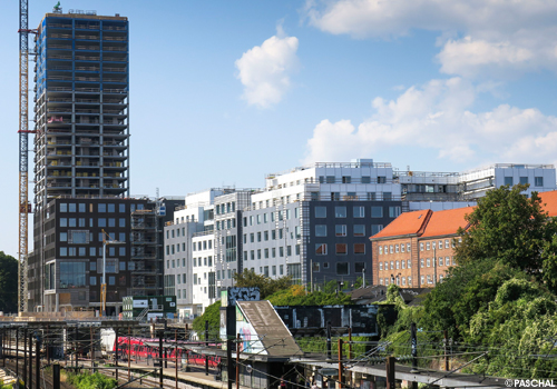 The Bohrs Tower in the background will reach 100 metres after completion. There are 88 luxury apart-ments on floors 8 to 30.