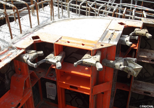 corner joints designed with a 90° exterior corner and a round interior one