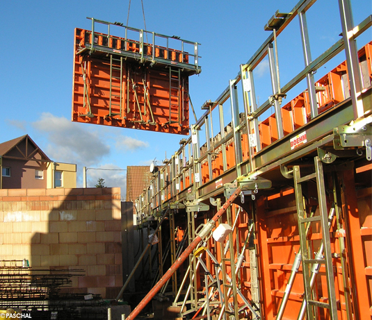 LOGO.S formwork element with crane lifting clamp