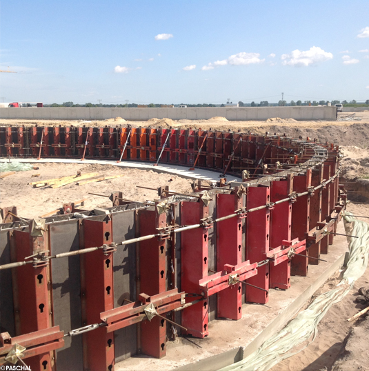 concrete wall of the rotary milking parlour formed with circular formwork TTR