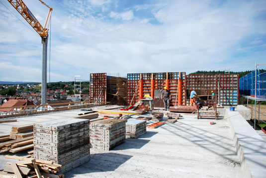 Combining large-size with small elements of Modular formwork