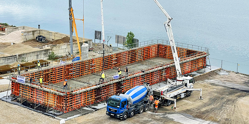 PASCHAL facilitates the construction of a concrete floating platform for the L'île Ô theatre in Lyon